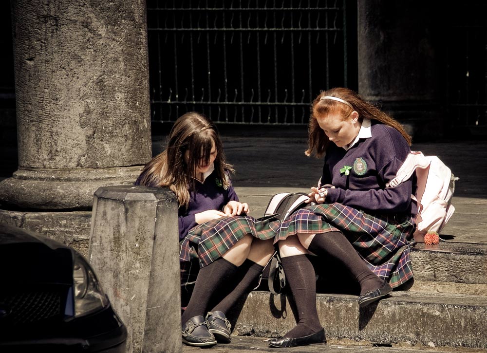 Kilkenny Scoolgirls in front of Town Hall