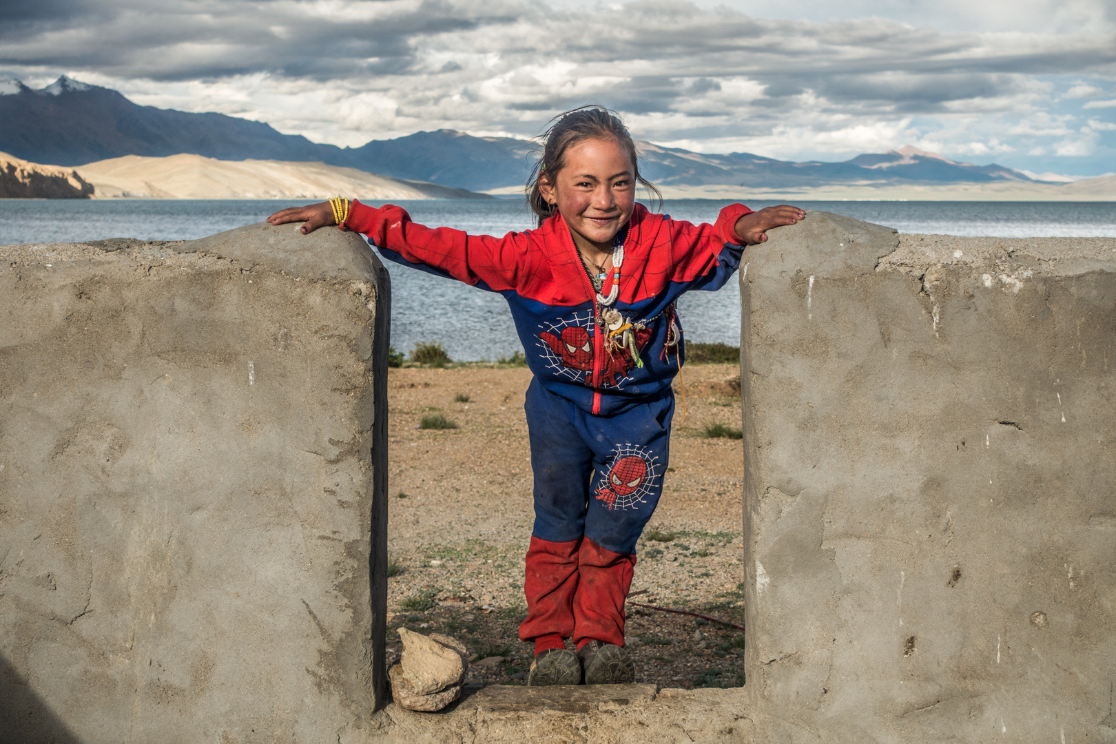 Kind am Manasarovar-See, Tibet