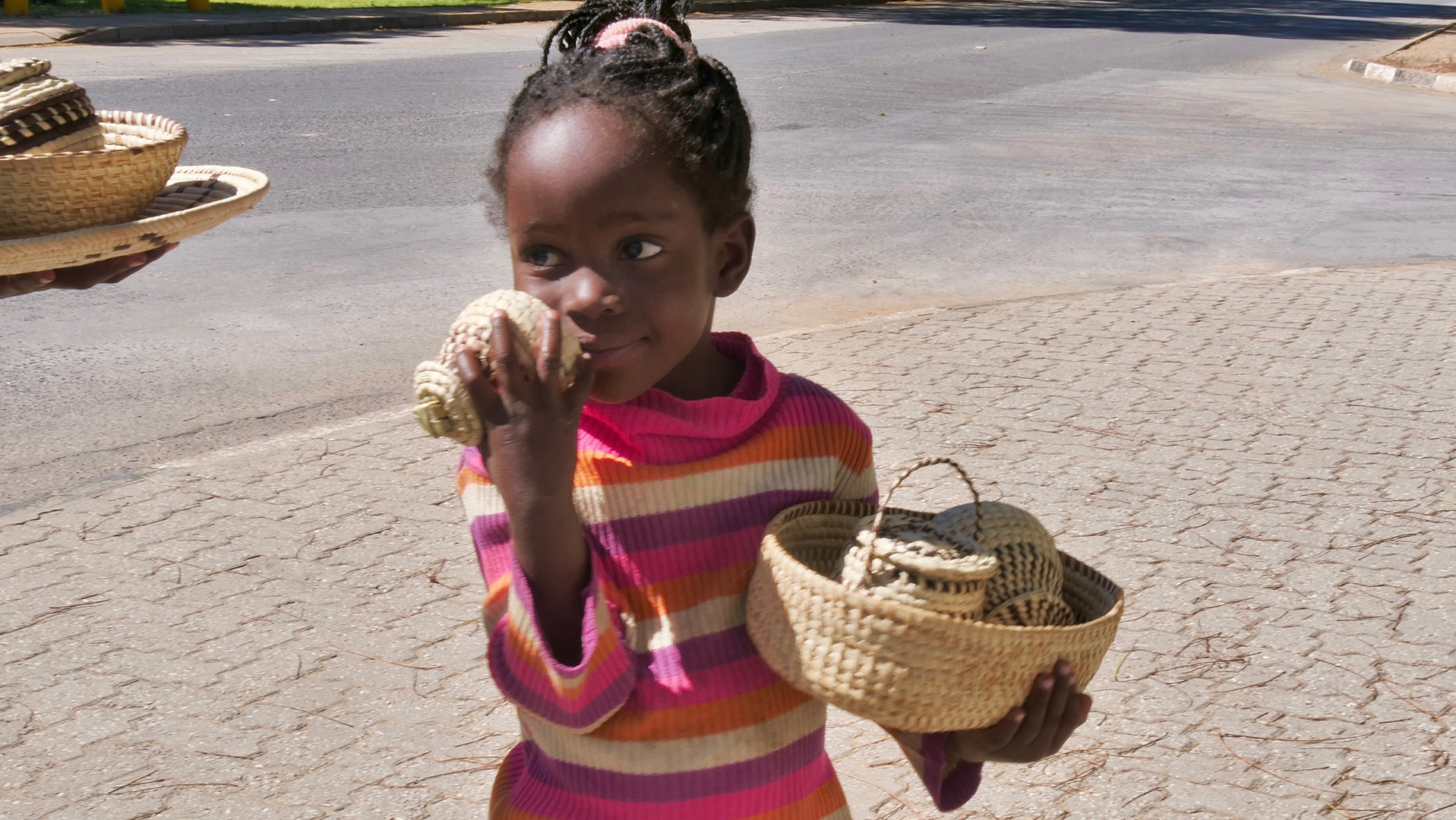 Kind in Namibia als Straßenverkäuferin