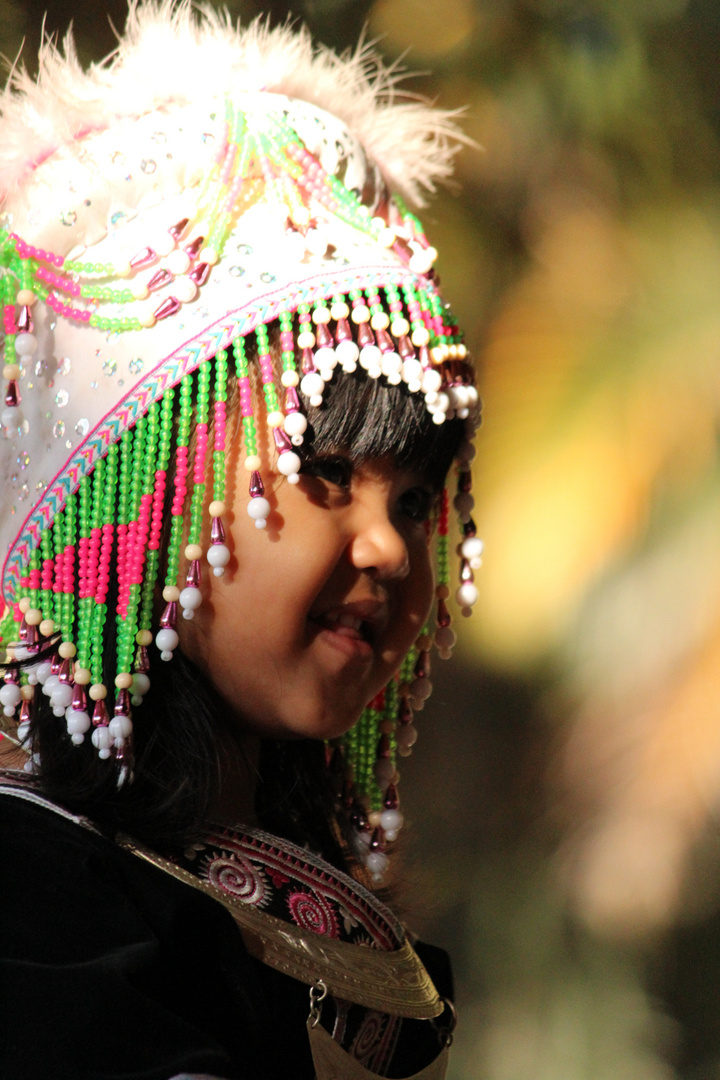 Kind in thailändischer Tracht