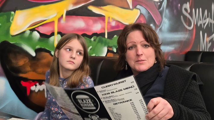 Kind: "Mama bitte..." - Mama "Ist was? oder nur: BLICKE