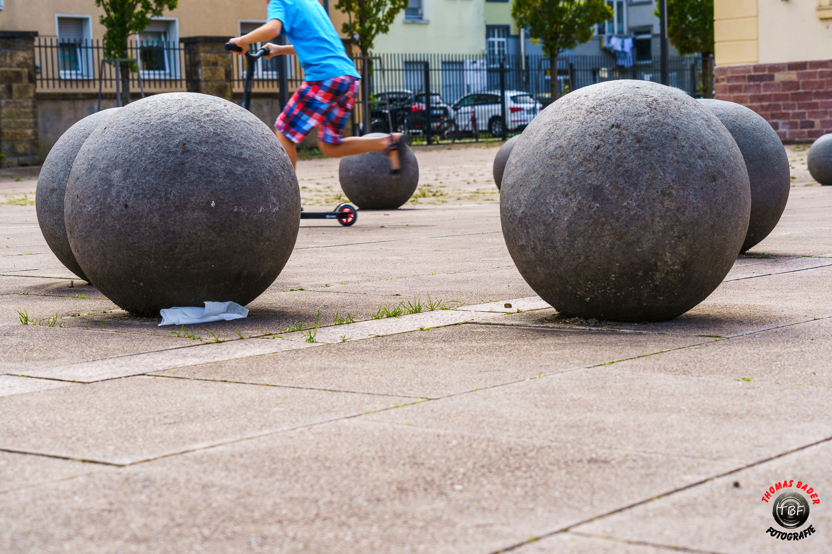 Kind mit Roller ...