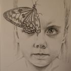 Kind mit Schmetterling