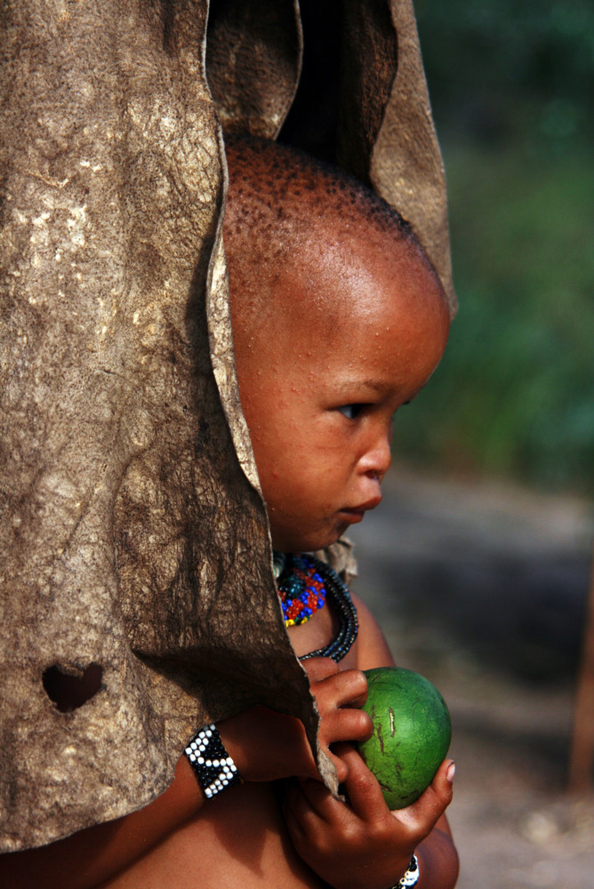 Kind vom Stamm der Himba (Namibia)