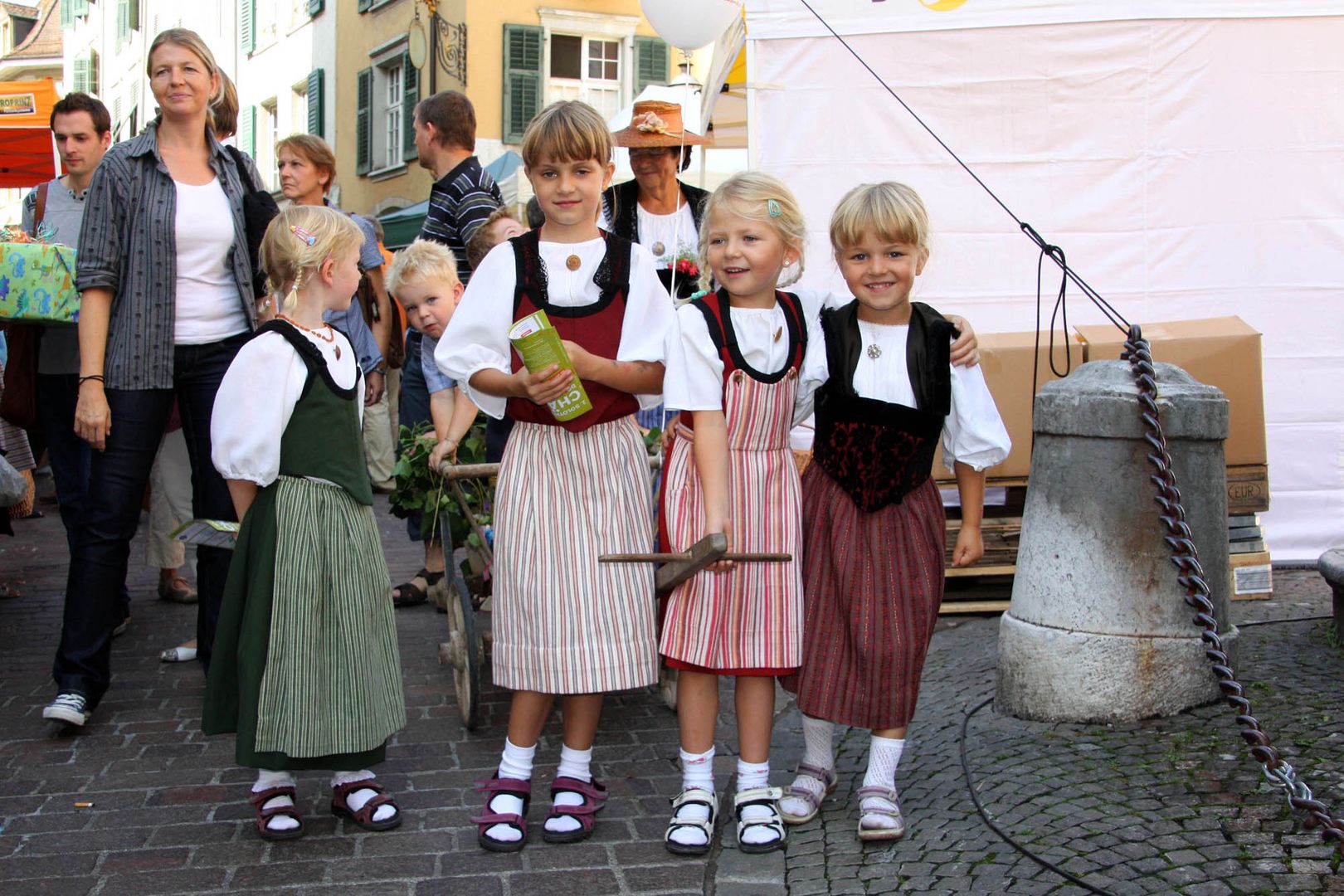 Kinder am Historischen Markt in Solothurn