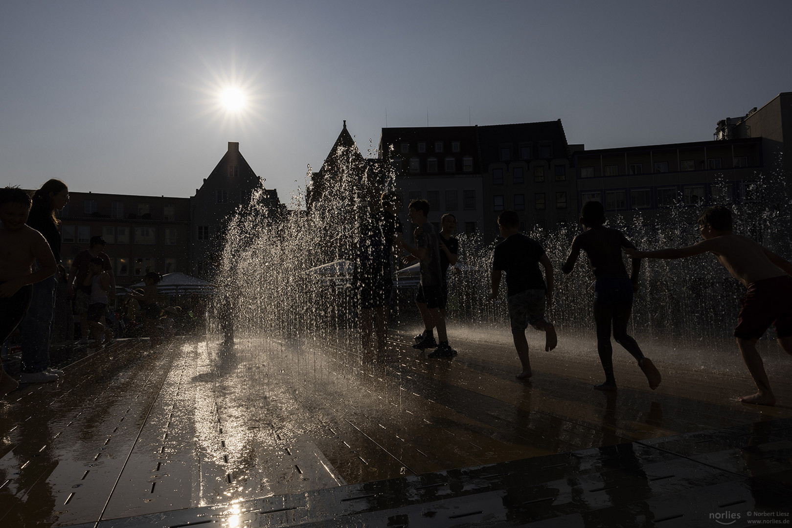 Kinder am Springbrunnen