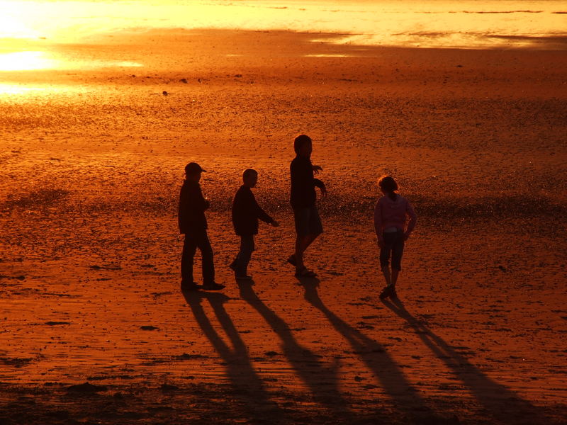 kinder am strand