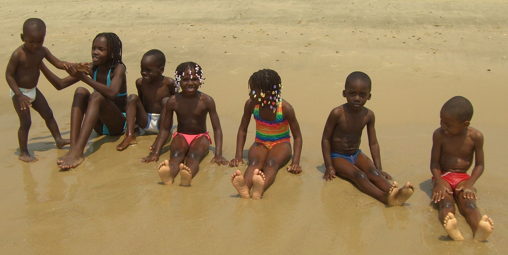 Kinder am Strand - Bahia Azul - Benguela / Angola