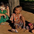 Kinder am Straßenrand, Myanmar 2012