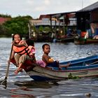 Kinder am Tonle-Sap-See