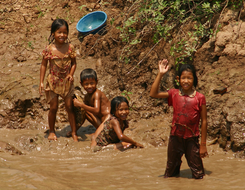 Kinder am Ufer des Mekong