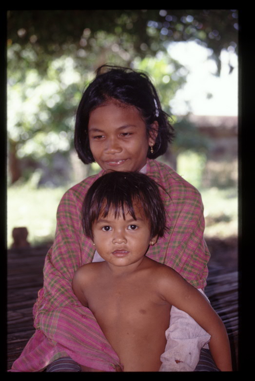 Kinder auf der Insel im Westlichen Baray