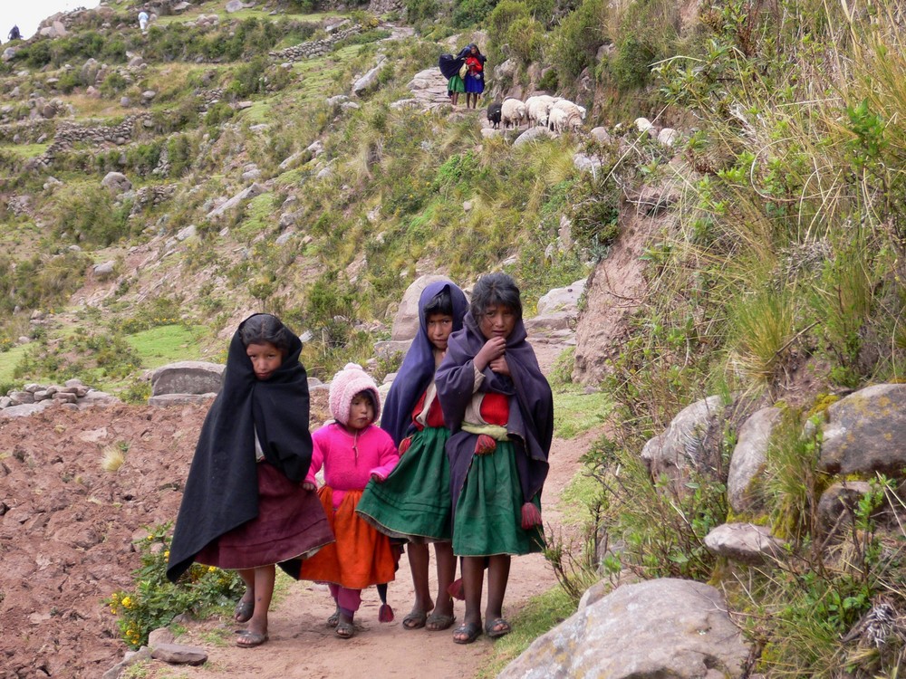 Kinder auf der Sonneninsel im Titicacasee / Bolivien