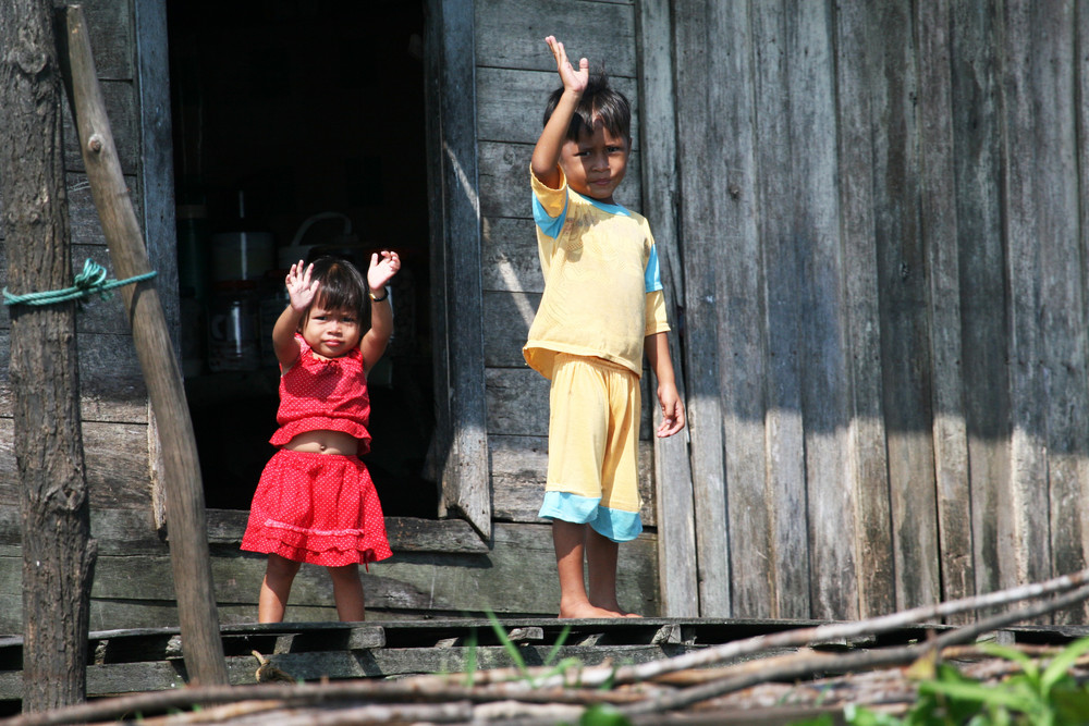 Kinder aus Borneo