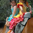 Kinder bei einem Festumzug in Andalusien