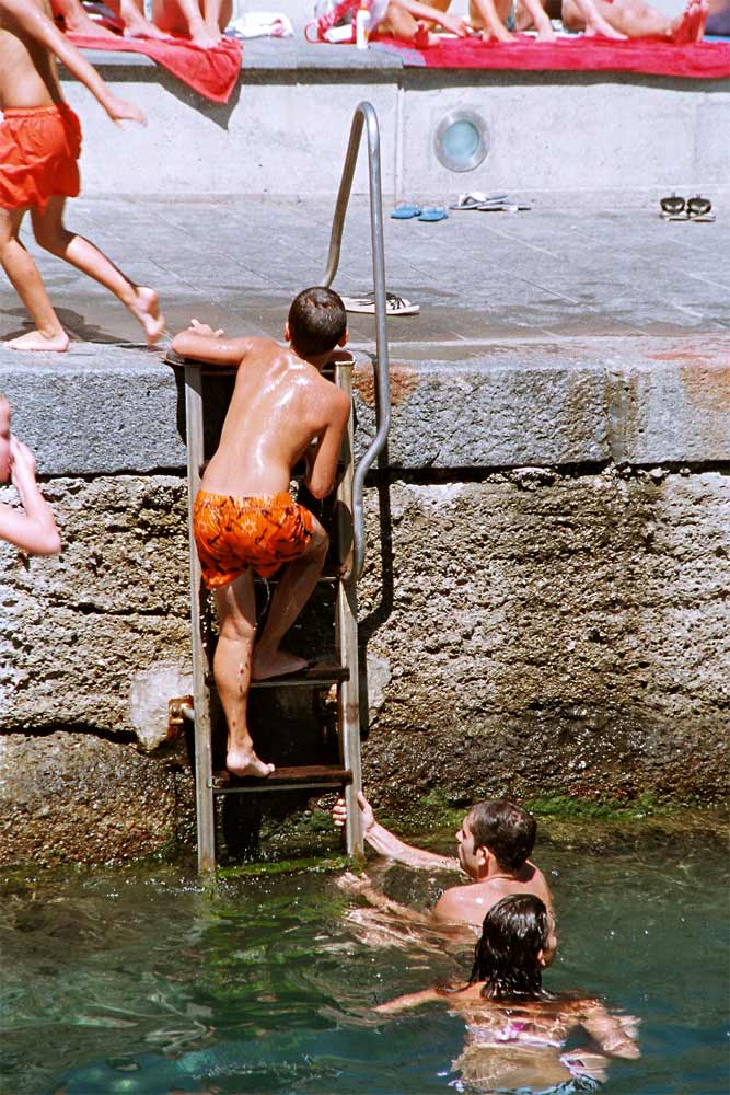 Kinder beim Baden