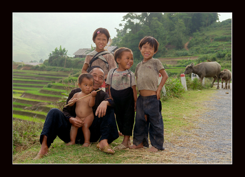 Kinder der Bergvölker in Sapa