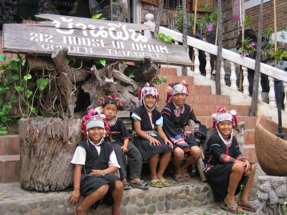 Kinder des Akha-Stammes