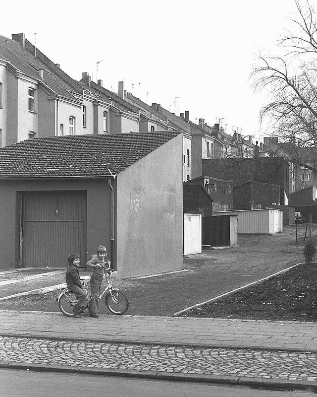 Kinder einer Siedlung ca 1973