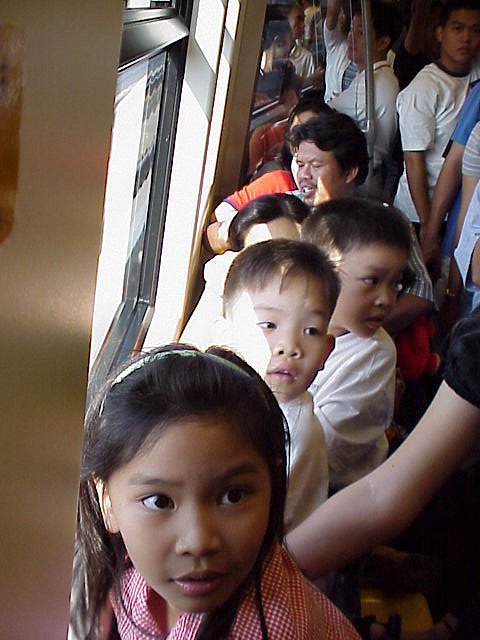 "Kinder" Eröffnungs Woche der Bangkok S-Bahn