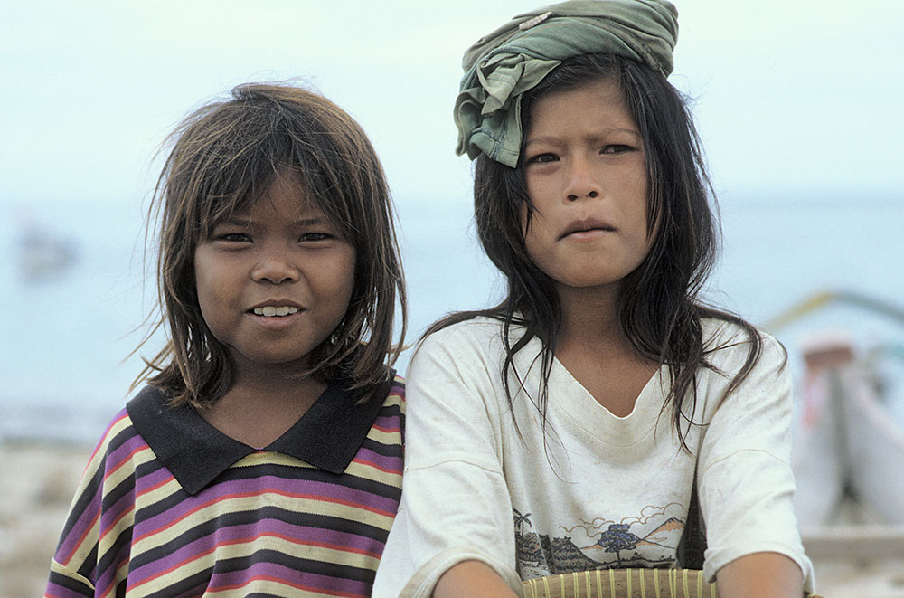 Kinder, gesehen auf der Insel Lombok / Indonesien