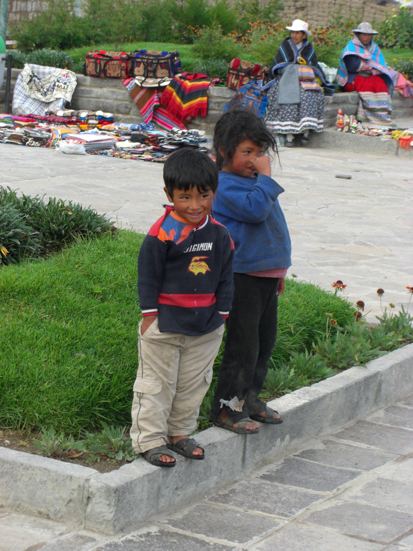 Kinder im Colca Canyon