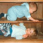 Kinder im Schrank