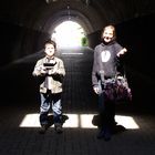 Kinder im Tunnel