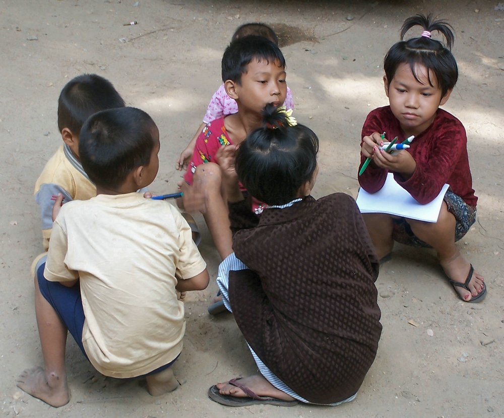 Kinder in Bagan