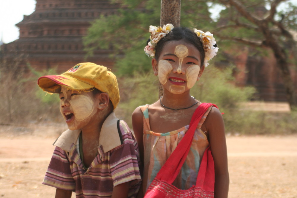 Kinder in Bagan, Myanmar