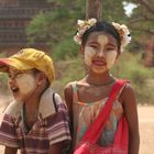Kinder in Bagan, Myanmar