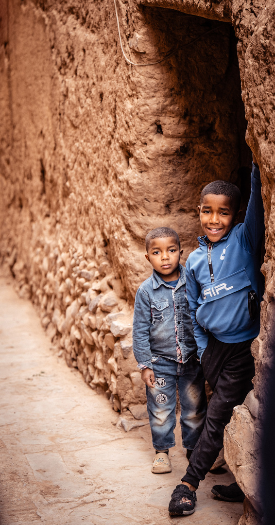 Kinder in der Kasbah in Zagora