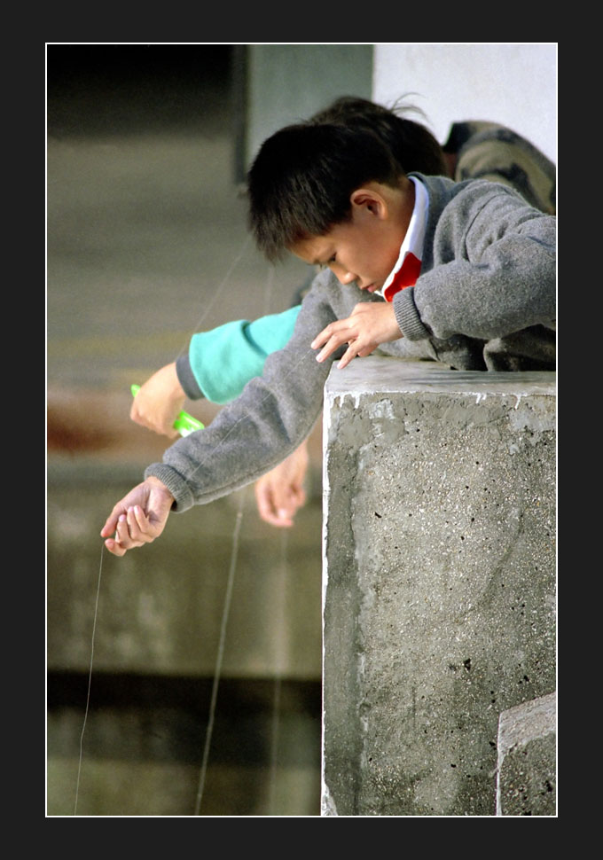 Kinder in Fuzhou beim Fischen