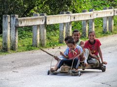 Kinder in Gran Parque Nacional Sierra Maestra