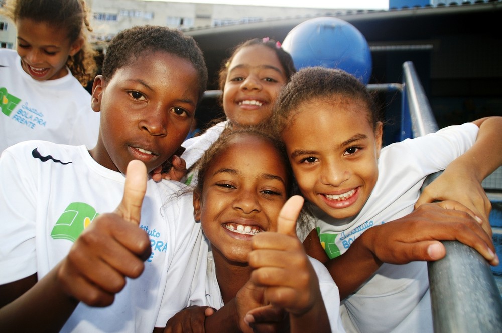 Kinder in Jorginhos Fußballschule im Armenviertel Guadalupe von Rio de Janeiro 2