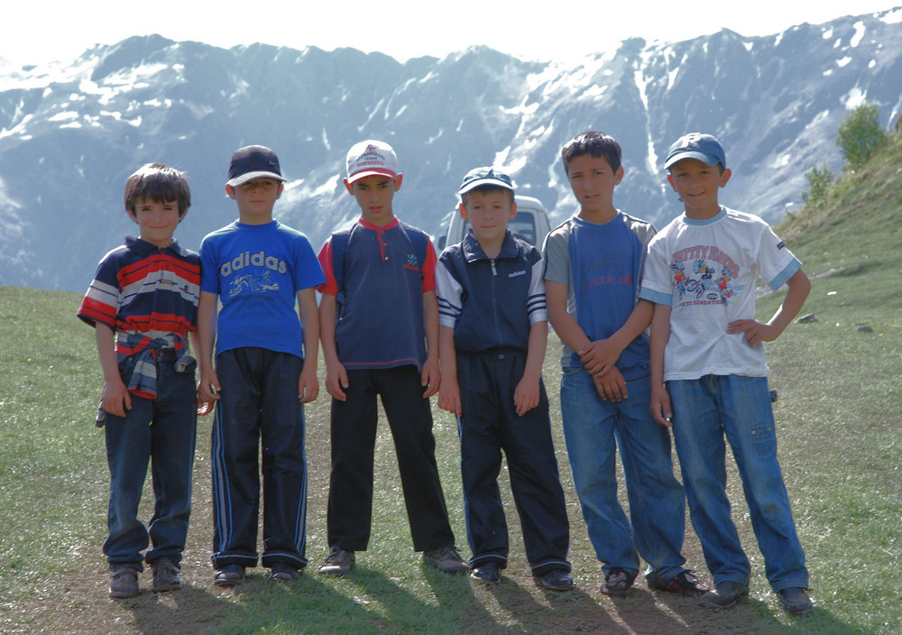 Kinder in Kasbeghi