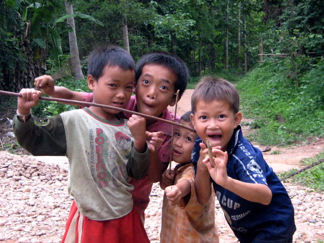 Kinder in Laos 2