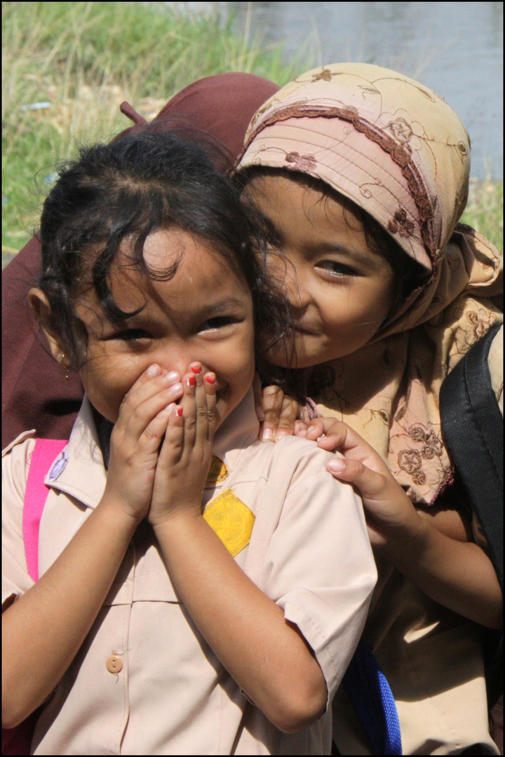Kinder in Laos