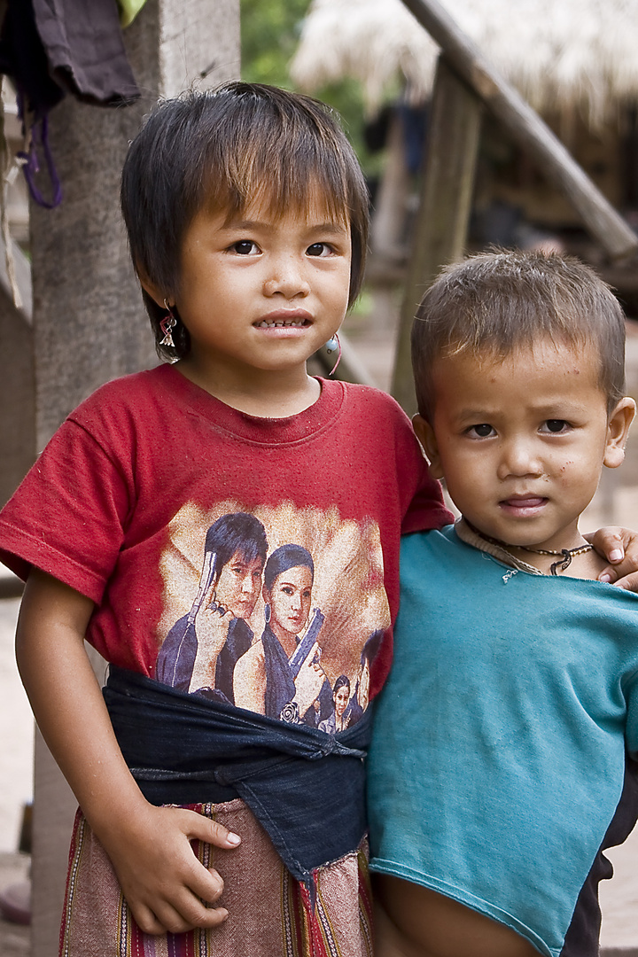 Kinder in Laos