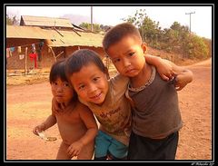 Kinder in Laos