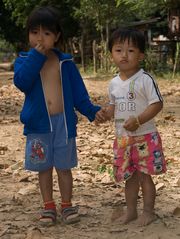 Kinder in Laos