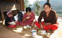 ... Kinder in Nepal - 2 ...