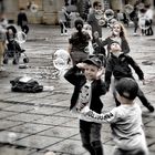 Kinder jagen Blasen street Stgt P20-20-colfx +8Fotos