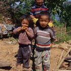 Kinder nach dem Erdbeben
