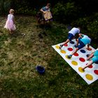 Kinder spielen auf einer Hochzeit in Hessen