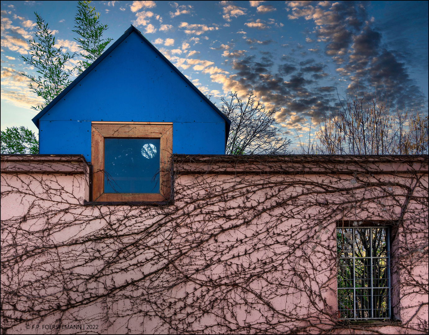 Kinder-Spielhaus mit Ausblick