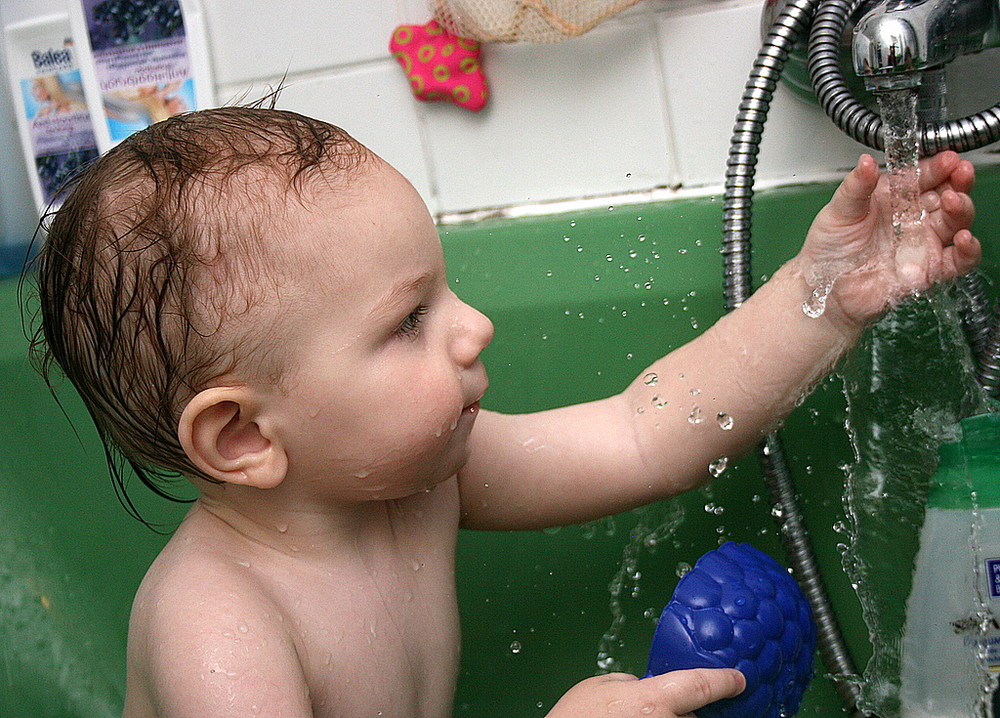 Kinder und Wasser