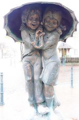 "Kinder unterm Regenschirm" I