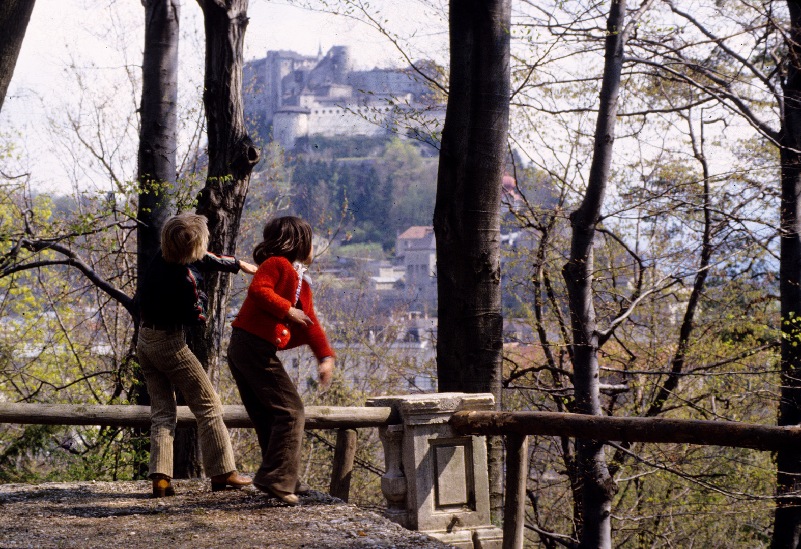 Kinder vor der Festung Hohensalzburg Foto & Bild kids, kinder festung salzburg, people Bilder