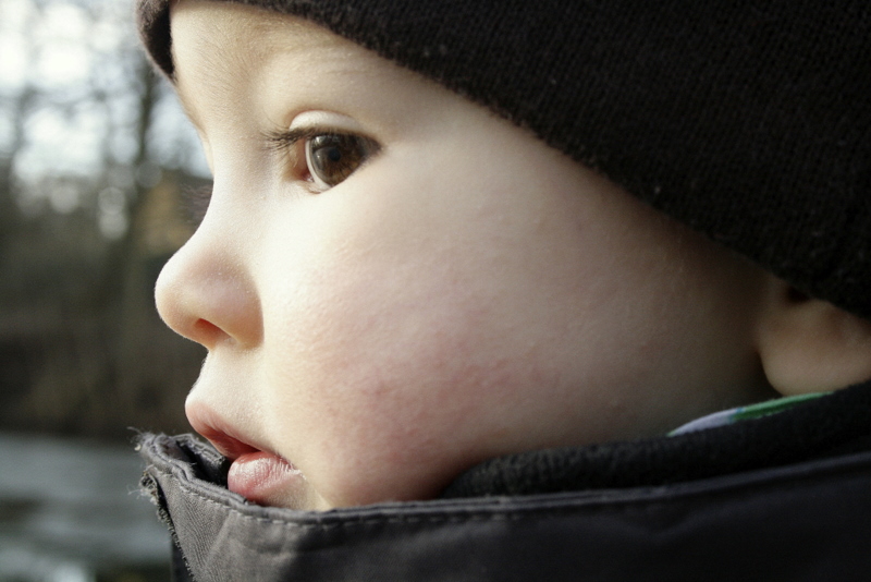 Kinderaugen beim Nachdenken